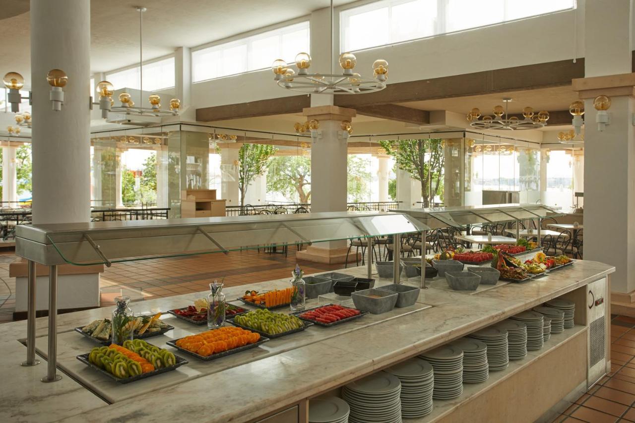 Dreams Sunny Beach Resort And Spa Экстерьер фото A buffet at a hotel