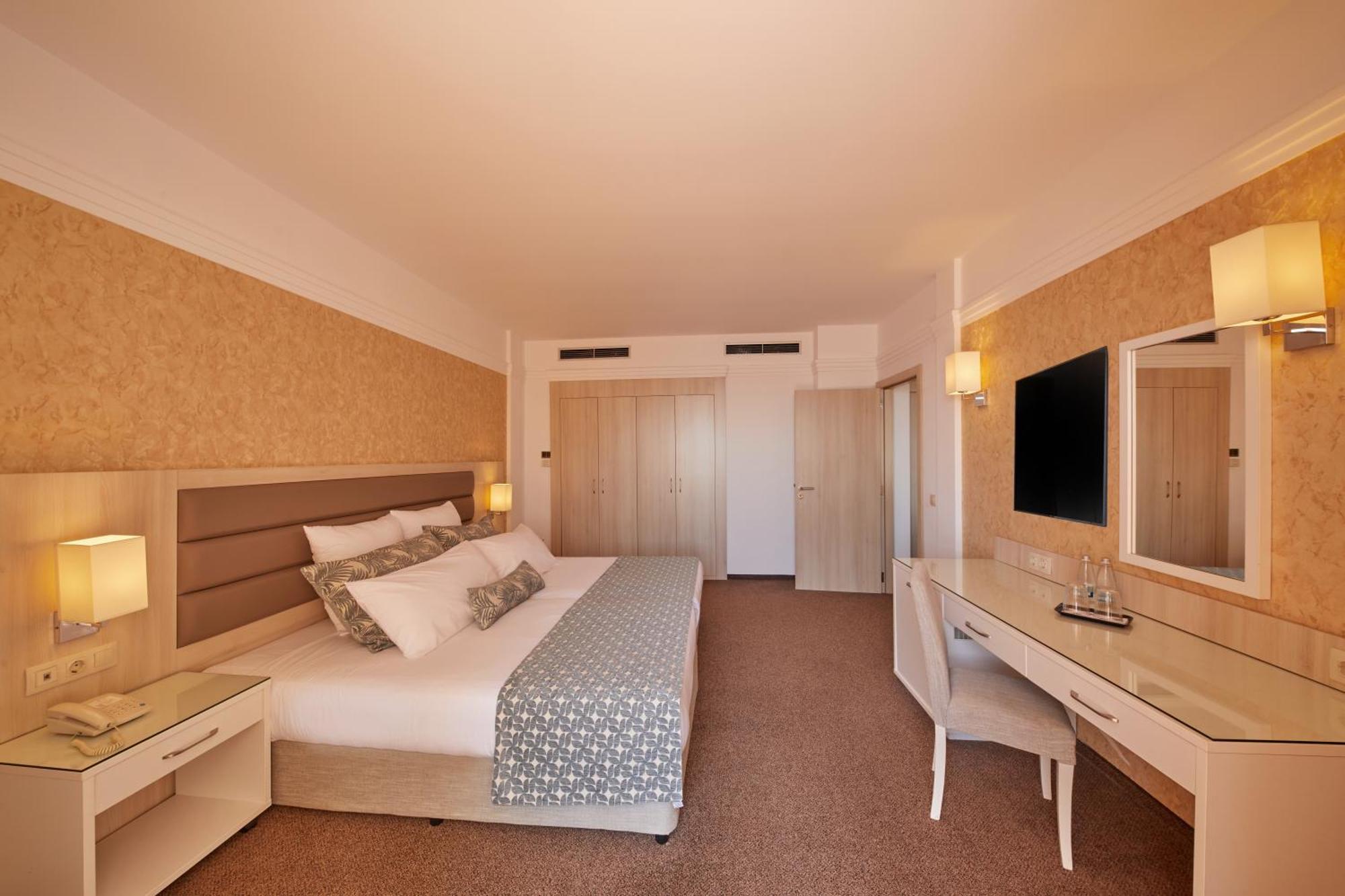 Dreams Sunny Beach Resort And Spa Номер фото A room at the hotel