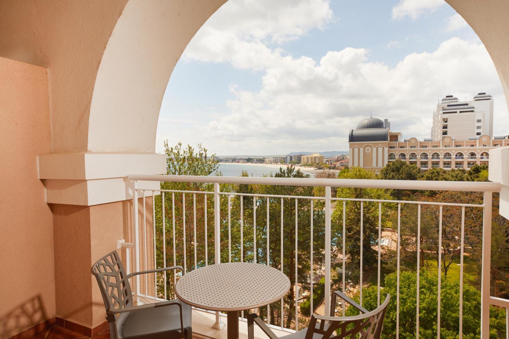 Dreams Sunny Beach Resort And Spa Номер фото Balcony view of the San Diego skyline