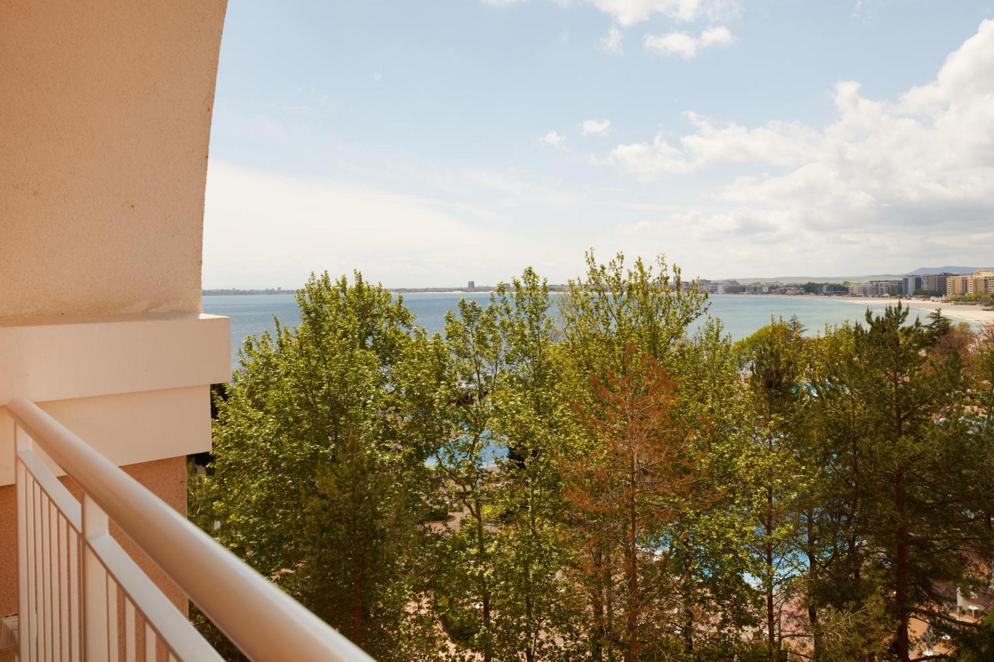Dreams Sunny Beach Resort And Spa Номер фото View of the bay from a hotel