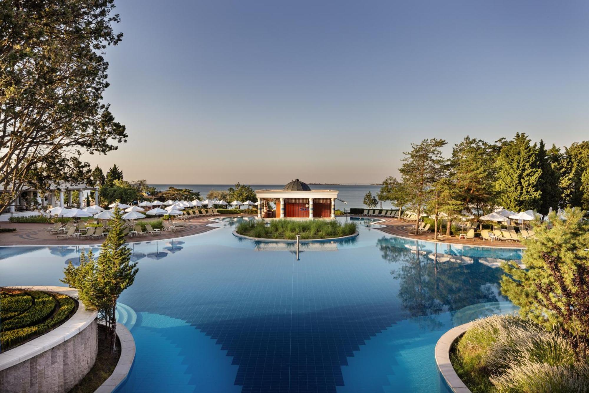 Dreams Sunny Beach Resort And Spa Экстерьер фото The resort's main pool