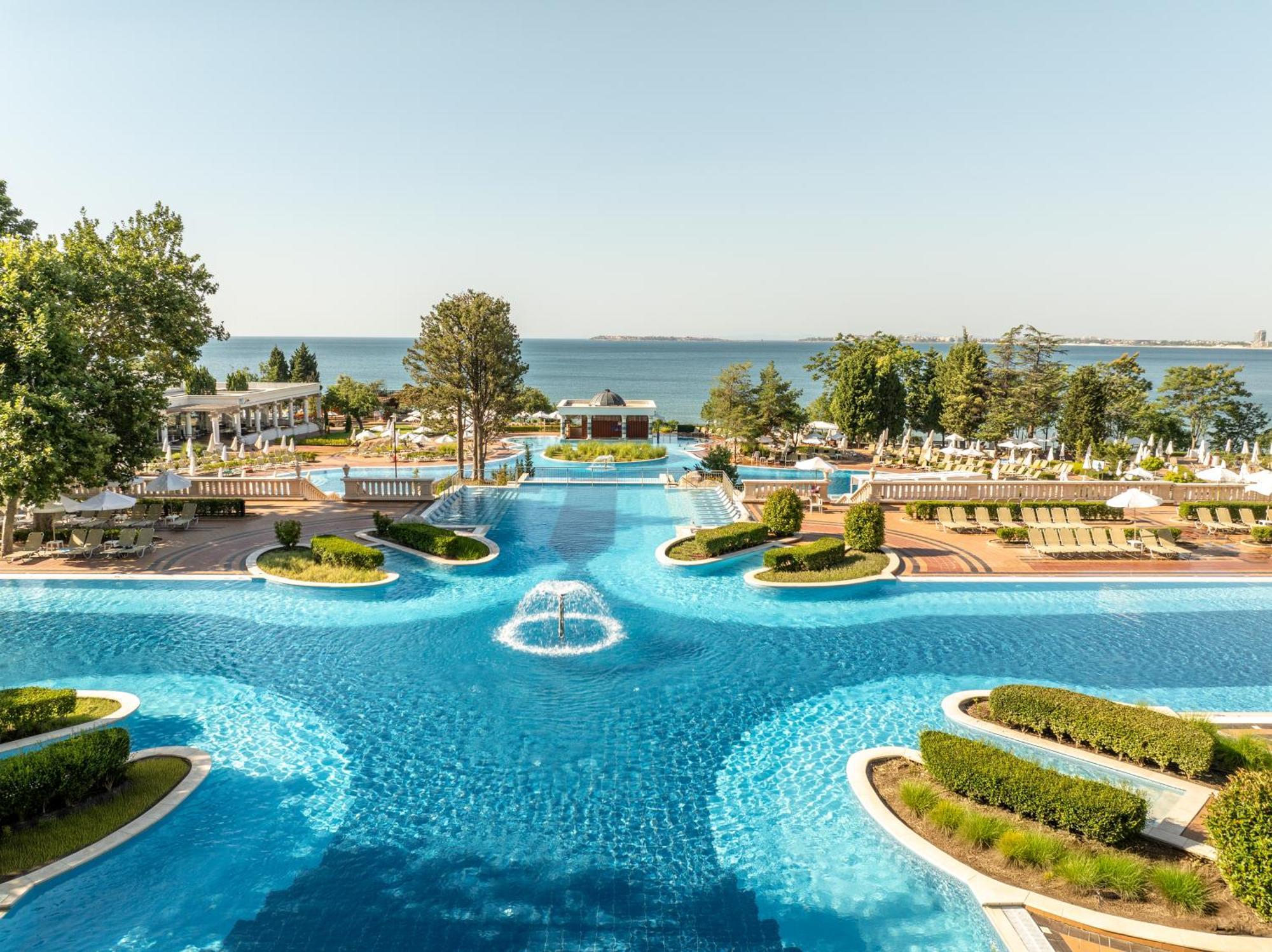 Dreams Sunny Beach Resort And Spa Экстерьер фото The swimming pool at the hotel