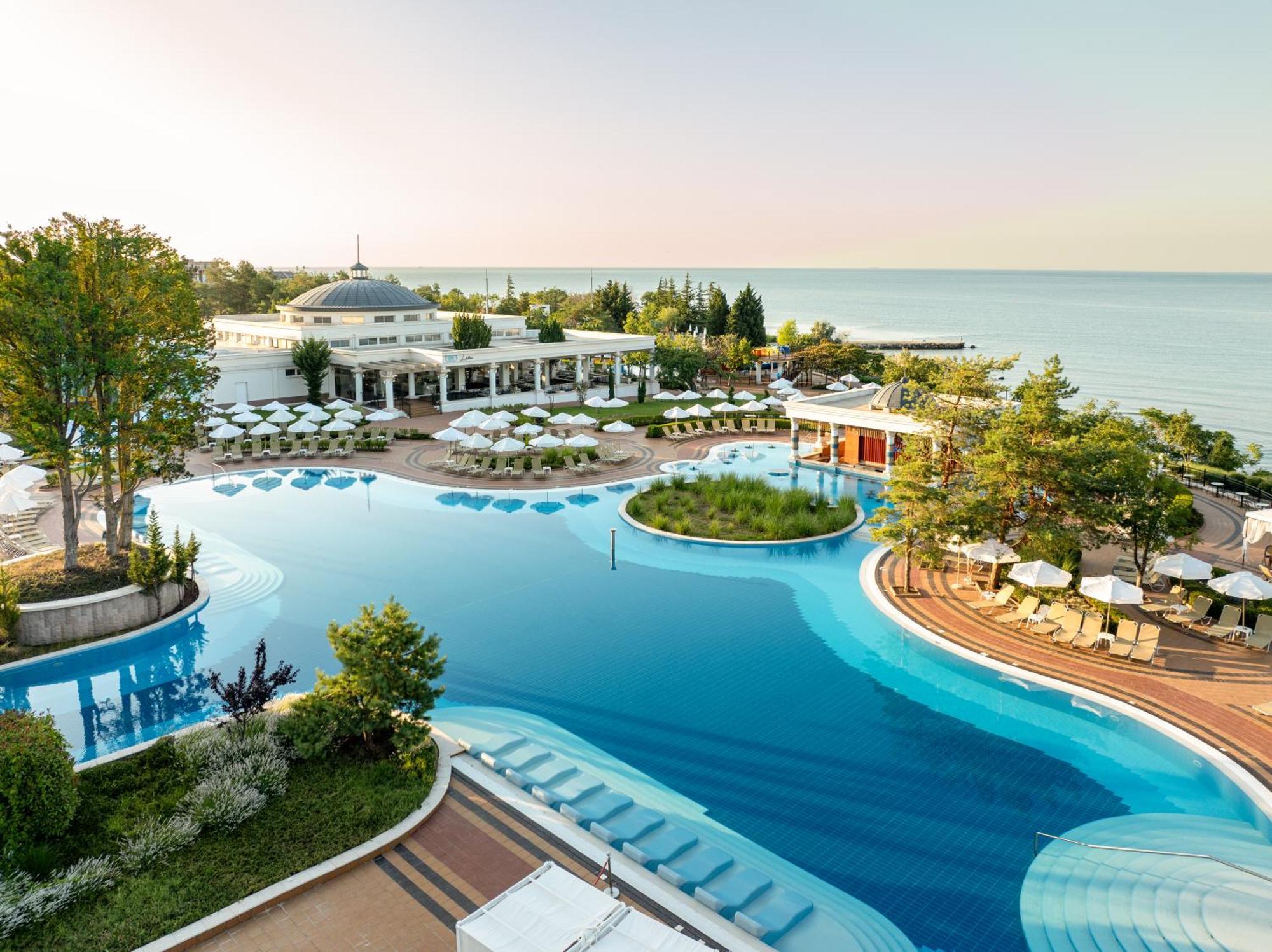 Dreams Sunny Beach Resort And Spa Экстерьер фото The resort's main pool